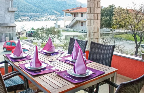 Grebastica Apartment | Lovely apartment in Grebastica