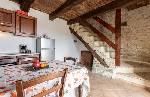 Arcidosso House | Lovely apartment in villa for 2 guests with patio, pets allowed and panoramic view