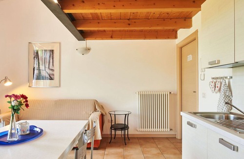 Dongo House | Lovely apartment in villa for 4 guests with WIFI, A/C, TV, patio and pets allowed