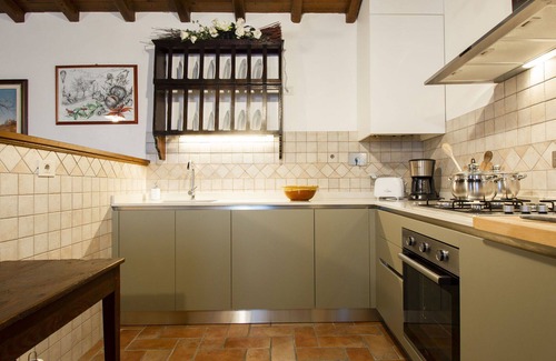 Molazzana Villa | Lovely apartment in villa for 6 guests with WIFI, pool, TV, patio and parking