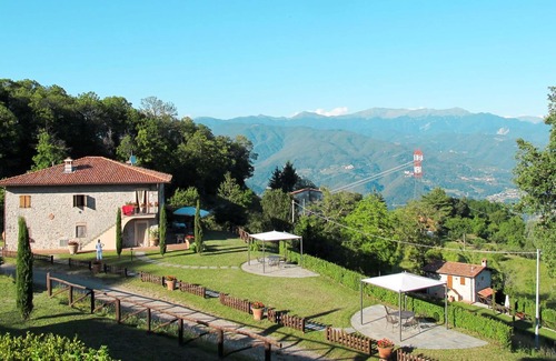 Molazzana Villa | Lovely apartment in villa for 5 people with pool, WIFI, TV, patio, pets allowed and parking