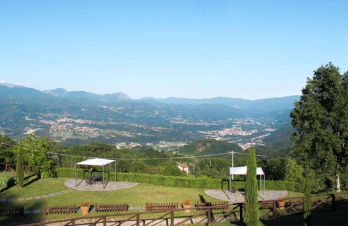 Molazzana Villa | Lovely apartment in villa for 5 people with pool, WIFI, TV, patio, pets allowed and parking