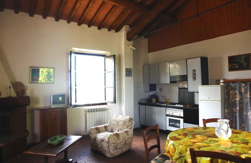 Poggibonsi Villa | Lovely apartment in villa with pool, WIFI, TV, patio and panoramic view, close to San Gimignano