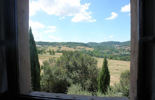 Poggibonsi Villa | Lovely apartment in villa with pool, WIFI, TV, patio and panoramic view, close to San Gimignano