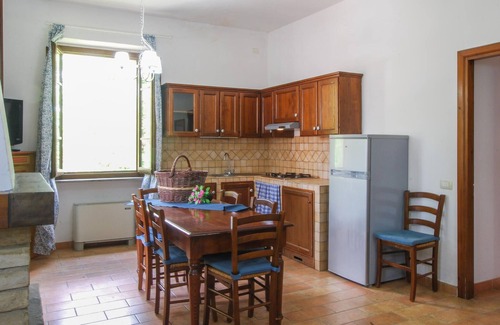 Montone Apartment | Lovely apartment in Montone with WiFi
