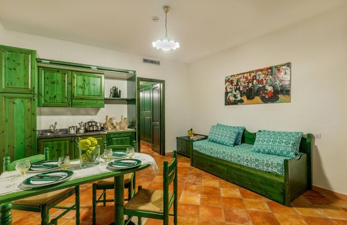 Sos Alinos Apartment | Lovely apartment in Orosei with WiFi