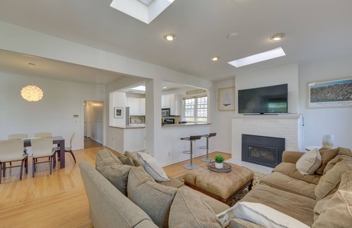 Long Beach Apartment | Lovely Apartment in Long Beach: 3 Blocks to Ocean!