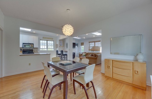 Long Beach Apartment | Lovely Apartment in Long Beach: 3 Blocks to Ocean!