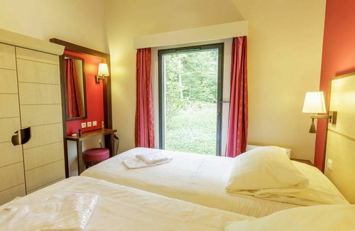 Hattigny House | Lovely apartment in villa for 4 people with hot tub, pool, WIFI, TV and terrace