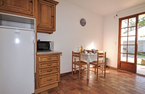 Velleron House | Lovely apartment in villa for 4 people with WIFI, pool, TV and terrace