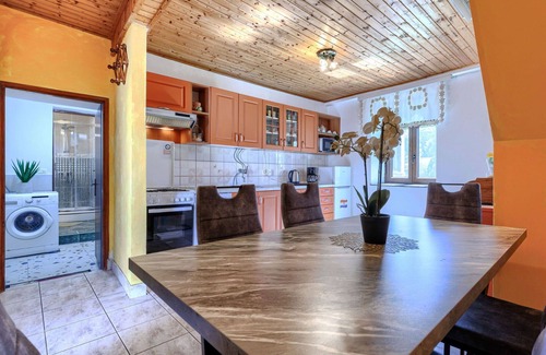 Pinezici House | Lovely apartment in villa for 6 people with WIFI, A/C, pool, TV, terrace, pets allowed and parking