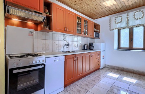 Pinezici House | Lovely apartment in villa for 6 people with WIFI, A/C, pool, TV, terrace, pets allowed and parking