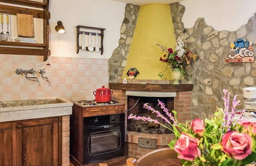 Lajatico Villa | Lovely apartment in villa for 2 guests with WIFI, pool, TV and patio
