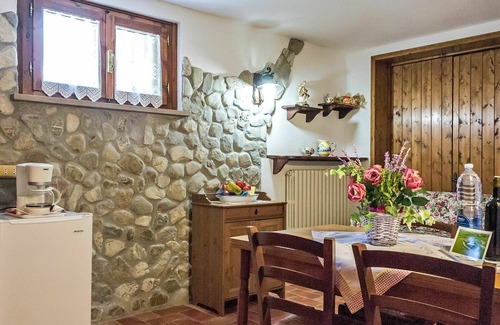 Lajatico Villa | Lovely apartment in villa for 2 guests with WIFI, pool, TV and patio