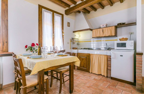 Suvereto Villa | Lovely apartment in villa for 4 people with A/C, WIFI, pool, TV and terrace