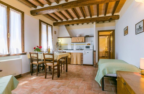 Suvereto Villa | Lovely apartment in villa for 4 people with A/C, WIFI, pool, TV and terrace