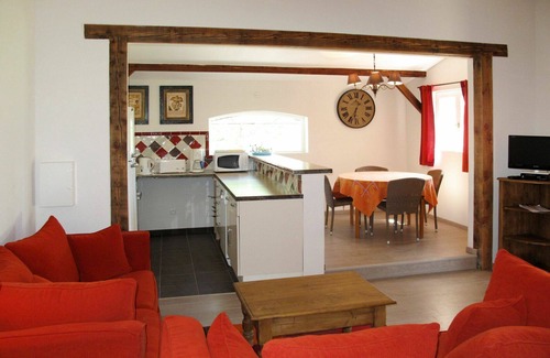 Sigonce Villa | Lovely apartment in villa for 8 guests with WIFI, pool, TV, patio and pets allowed