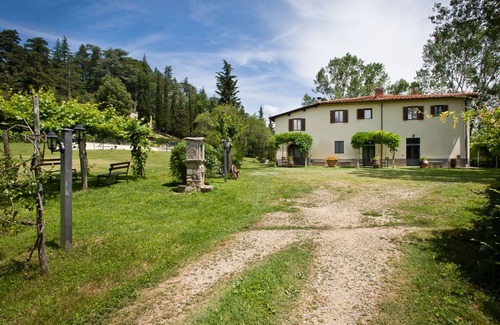 Cicogna House | Lovely apartment in villa with WIFI, pool, veranda, pets allowed, panoramic view and parking