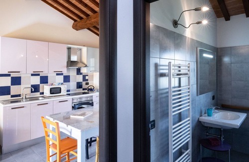 Larciano House | Lovely apartment in villa for 4 guests with A/C, WIFI, pool and TV