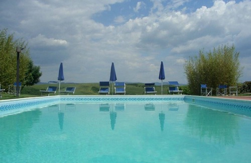 Peccioli Villa | Lovely apartment in villa for 3 guests with pool, WIFI and panoramic view