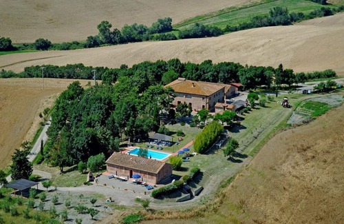 Peccioli Villa | Lovely apartment in villa for 4 people with pool, WIFI