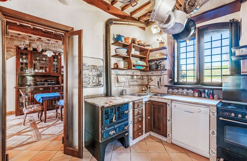 Lidarno Villa | Lovely apartment in villa for 6 guests with WIFI, pool, TV, patio and pets allowed