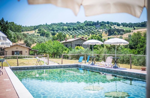 Lidarno Villa | Lovely apartment in villa for 6 guests with WIFI, pool, TV, patio and pets allowed