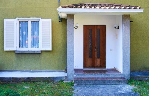 Dervio House | Lovely apartment in villa for 8 people with WIFI, TV, balcony and pets allowed