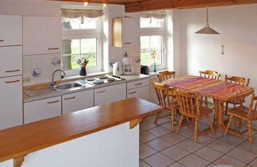 Bunde House | Lovely apartment in villa for 14 people with WIFI, TV, terrace, pets allowed and parking