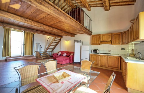 Montebonello Villa | Lovely apartment in villa for 4 guests with A/C, pool, WIFI, TV, patio, pets allowed and parking