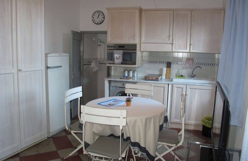 Finalborgo Apartment | Lovely apartment for 2 people with WIFI, A/C, TV, balcony, pets allowed and parking