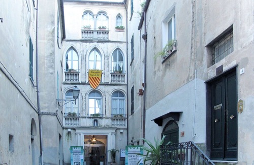 Finalborgo Apartment | Lovely apartment for 2 people with WIFI, A/C, TV, balcony, pets allowed and parking