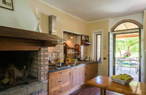 Montefiascone Villa | Lovely apartment in villa with pool, WIFI, hot tub, TV, patio, pets allowed and panoramic view