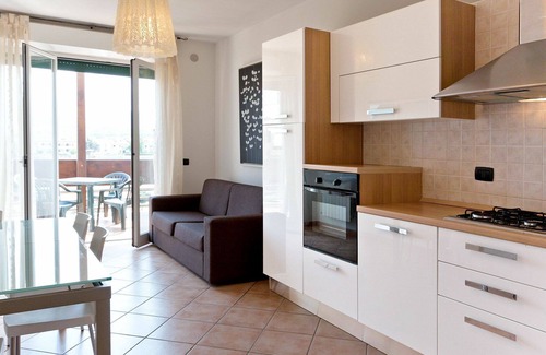 San Vincenzo Apartment | Lovely apartment for 6 people with WIFI, A/C, pool, TV, terrace, pets allowed and parking