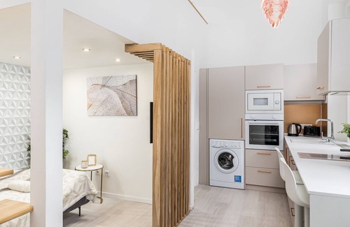 Inner City Budapest Apartment | Lovely Apartment one step from The Hungarian National Museum