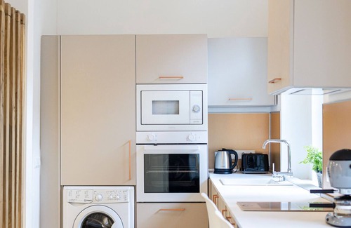 Inner City Budapest Apartment | Lovely Apartment one step from The Hungarian National Museum