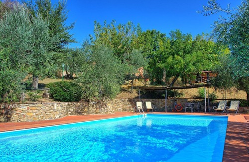 Montelupo Fiorentino Apartment | Lovely apartment with WIFI, pool, TV, pets allowed, panoramic view and parking, close to Florence