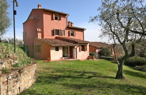 Montelupo Fiorentino Apartment | Lovely apartment with WIFI, pool, TV, pets allowed, panoramic view and parking, close to Florence
