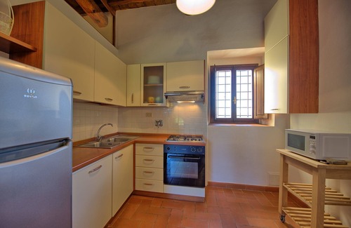 San Casciano in Val di Pesa Apartment | Lovely apartment with WIFI, A/C, pool, TV, pets allowed, panoramic view, close to Greve In Chianti