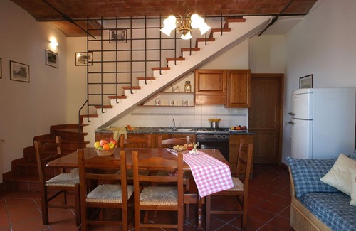 Montaione Apartment | Lovely apartment with pool, WIFI, A/C, TV, pets allowed and parking, close to San Gimignano