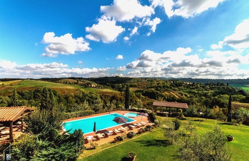 Sughera Apartment | Lovely apartment with pool, A/C, WIFI, TV, veranda and panoramic view, close to San Gimignano