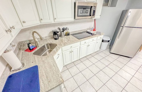 Ironbound District Apartment | Lovely apt ! Ideal for a couple! Easy access NYC.