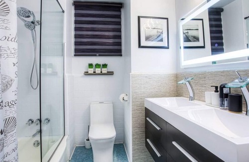 Mercier-Hochelaga-Maisonneuve Apartment | Lovely apt in Rougemont top floor FREE PARKING