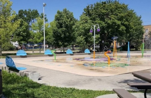 Mercier-Hochelaga-Maisonneuve Apartment | Lovely apt in Rougemont top floor FREE PARKING