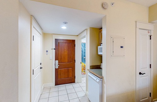 Baytowne Wharf Apartment | Lovely Baytowne Wharf studio w/pool, hot tub, tennis, patio, W/D & beach access