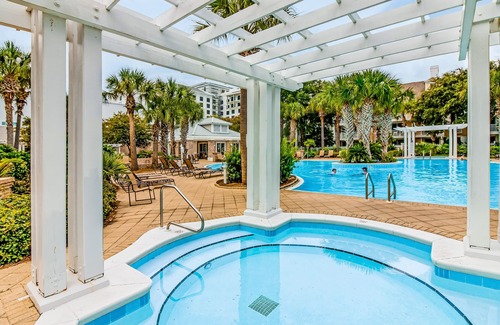 Baytowne Wharf Apartment | Lovely Baytowne Wharf studio w/pool, hot tub, tennis, patio, W/D & beach access