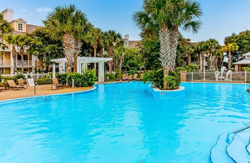 Baytowne Wharf Apartment | Lovely Baytowne Wharf studio w/pool, hot tub, tennis, patio, W/D & beach access