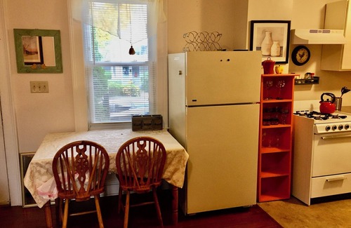 Norwood Apartment | Lovely, bright 1st fl, 1bd, fully furnished and accessorized small apartment