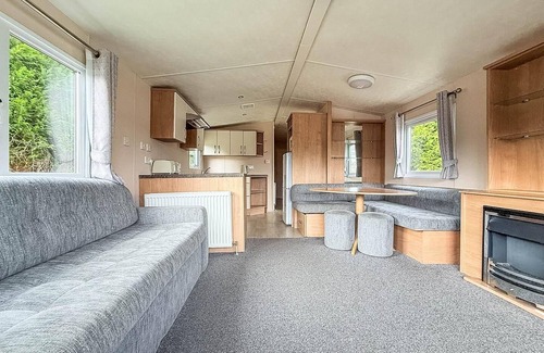 Shanklin House | Lovely caravan at Lower Hyde Holiday Park, Isle of Wight ref 24001G