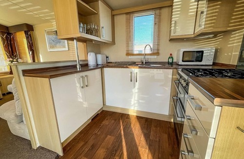 Lowestoft House | Lovely caravan with spacious decking at North Denes in Suffolk, ref 40134ND